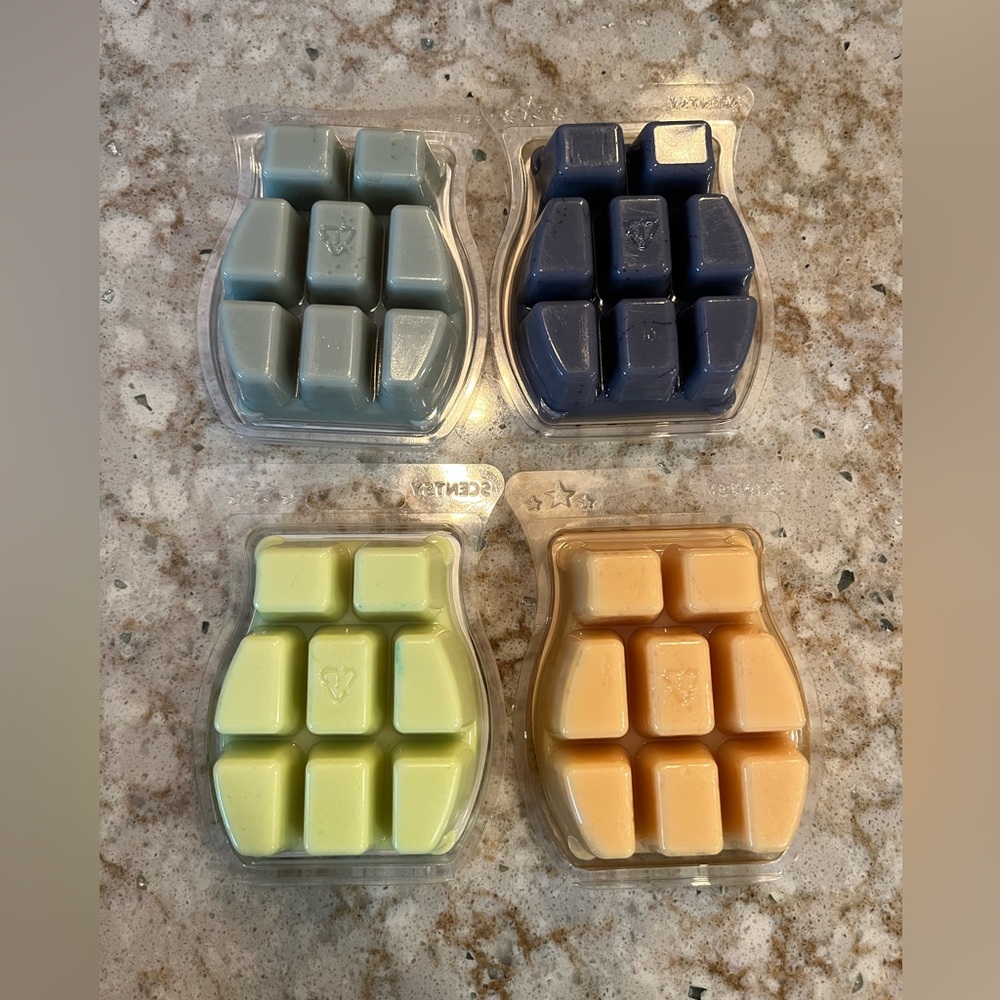 Four packages of Scentsy brand unused wax melts. - Picture 2 of 2